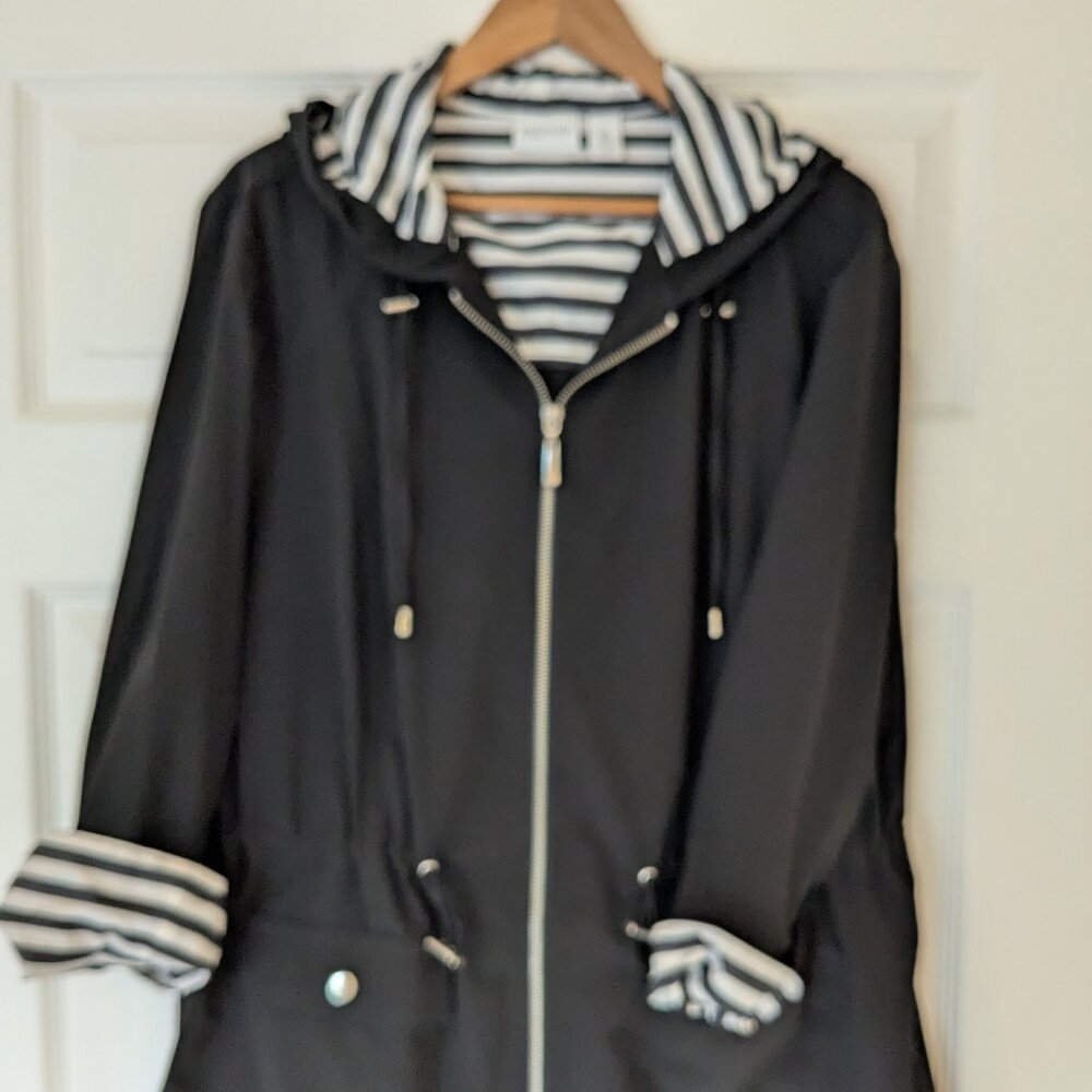 Windbreaker /Raincoat